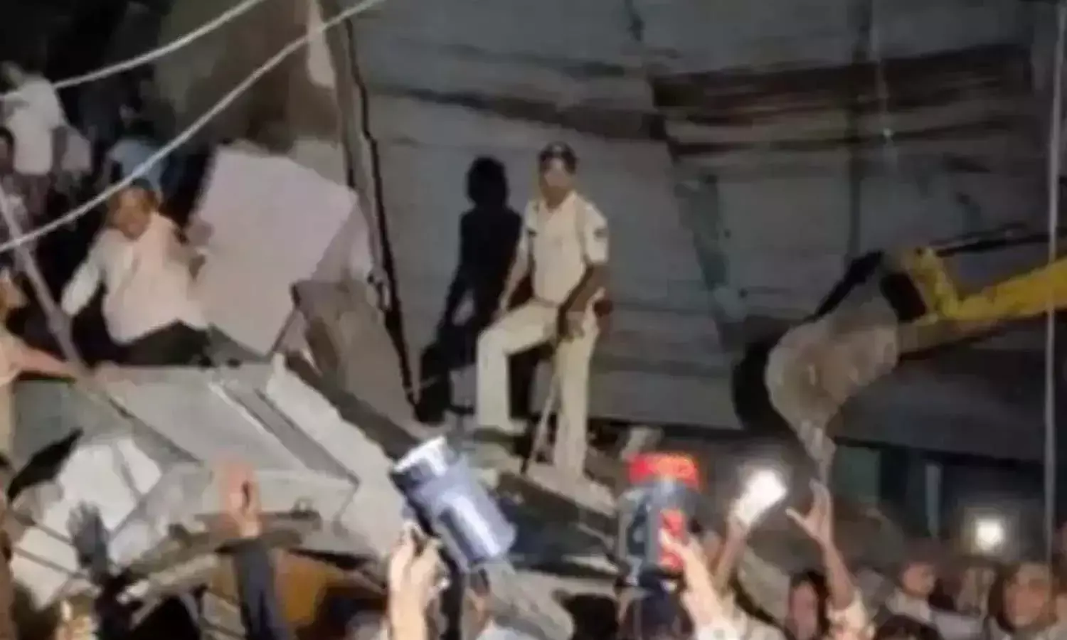 Building collapsed in Preet Vihar Building collapsed in Preet Vihar