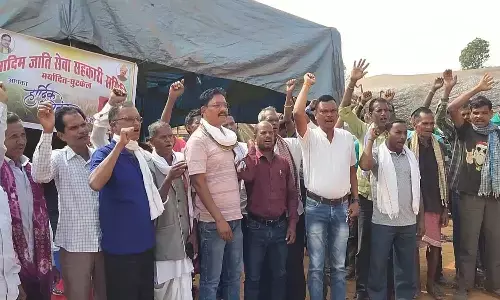 धान नहीं बेच पाए किसान हुए एकजुट