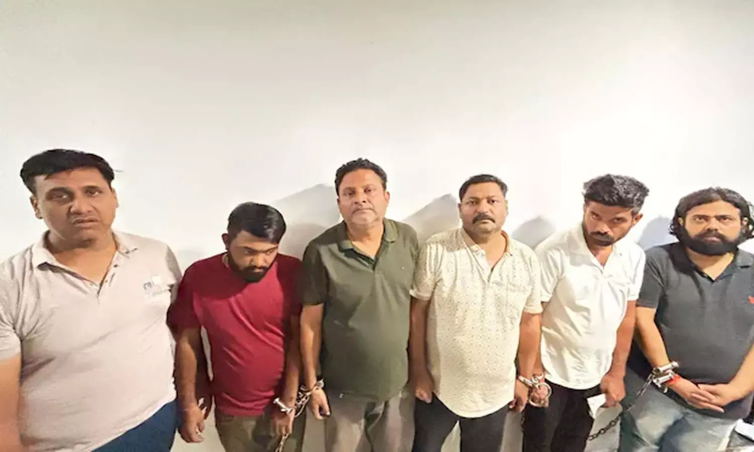 टी-20 वर्ल्ड कप से पहले ऑनलाइन सट्टा गिरोह का भंडाफोड़ : 6 आरोपी गिरफ्तार , 37 लाख रुपए कैश जब्त
