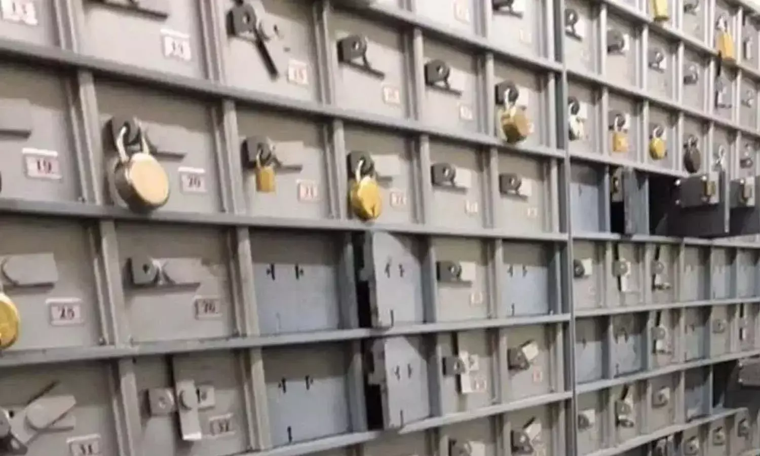 locker jewelry theft