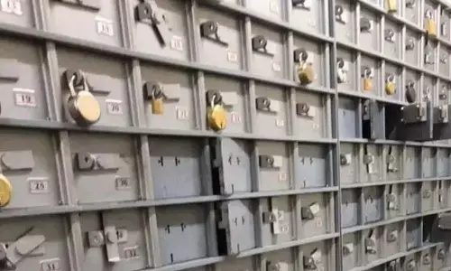 locker jewelry theft