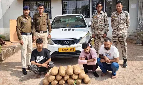 गांजा तस्करों पर एक्शन : वाहन चेकिंग के दौरान कार से 15 किलो गांजा जब्त, तीन अंतरराज्यीय तस्कर गिरफ्तार