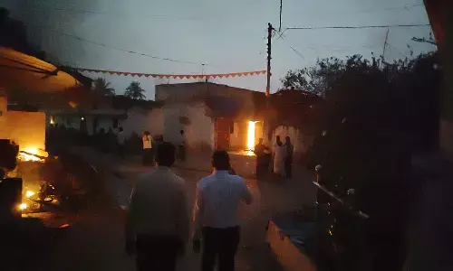 राजिम के दुधकैयां गांव में दंगा : दो समुदायों के लोगों ने एक- दूसरे के घर में की आगजनी, कई लोगों के मारे जाने की खबर