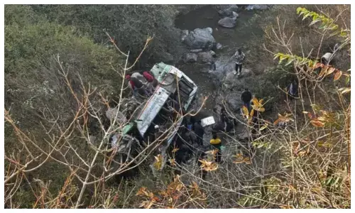 खाई में गिरी हिमाचल रोडवेज बस, 3 यात्रियों की मौत; 15 से ज्यादा घायल