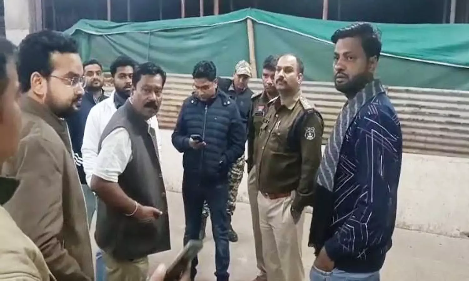 लड़की को घर से भगा ले गया शादीशुदा युवक