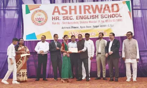 आशीर्वाद स्कूल में विज्ञान प्रदर्शनी: छात्रों की प्रतिभा को मिला मंच, उत्कृष्ट कार्य वाले विद्यार्थी हुए सम्मानित