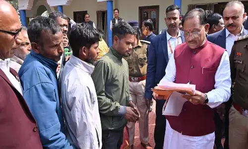 बगिया पहुंचे सीएम साय : जनदर्शन कार्यक्रम में लोगों से संवाद कर उनकी समस्याओं का किया समाधान