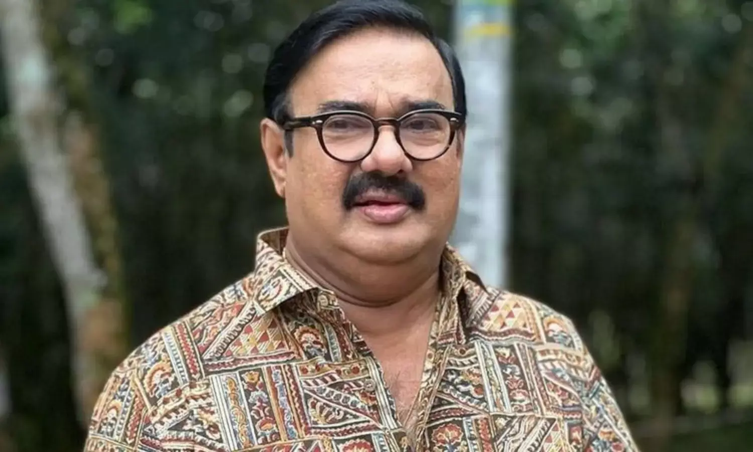 मलयालम एक्टर मणियन पिल्ला राजू की कार से बड़ा हादसा होने के बाद उन्हें हिरासत में लिया गया।