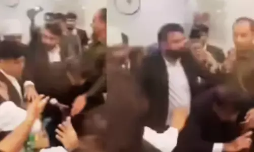 Clash between lawyers and police at Delhi Sagarpur police station