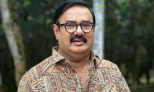 मलयालम एक्टर मणियन पिल्ला राजू की कार से बड़ा हादसा होने के बाद उन्हें हिरासत में लिया गया।